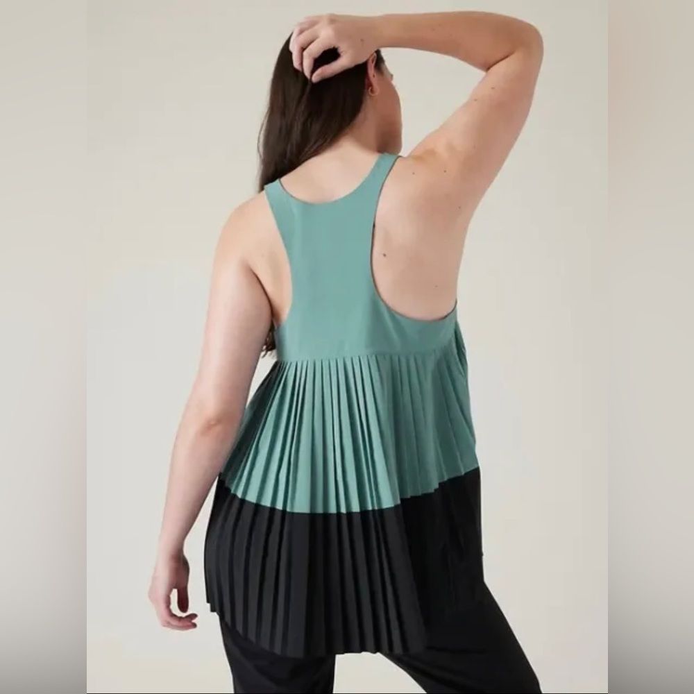 Athleta Swing Forward Pleated Tank Top Size Medium Teal/Black NWT Retail $109 - Picture 7 of 9